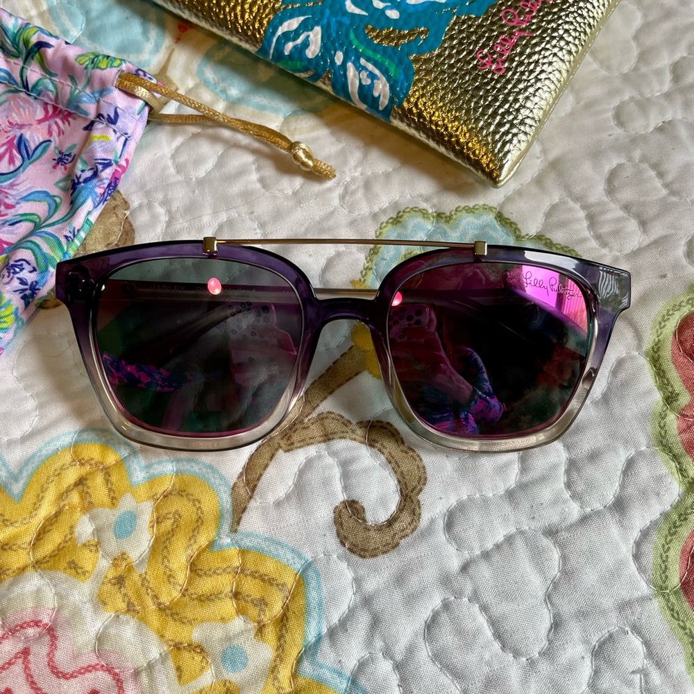 Lilly Pulitzer Sunglasses with bag and case  (good condition and so cute) 🕶